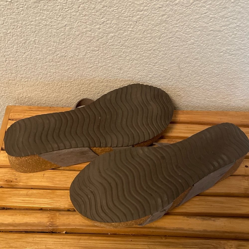 Cute Bio-Gold sandals - Picture 6 of 9